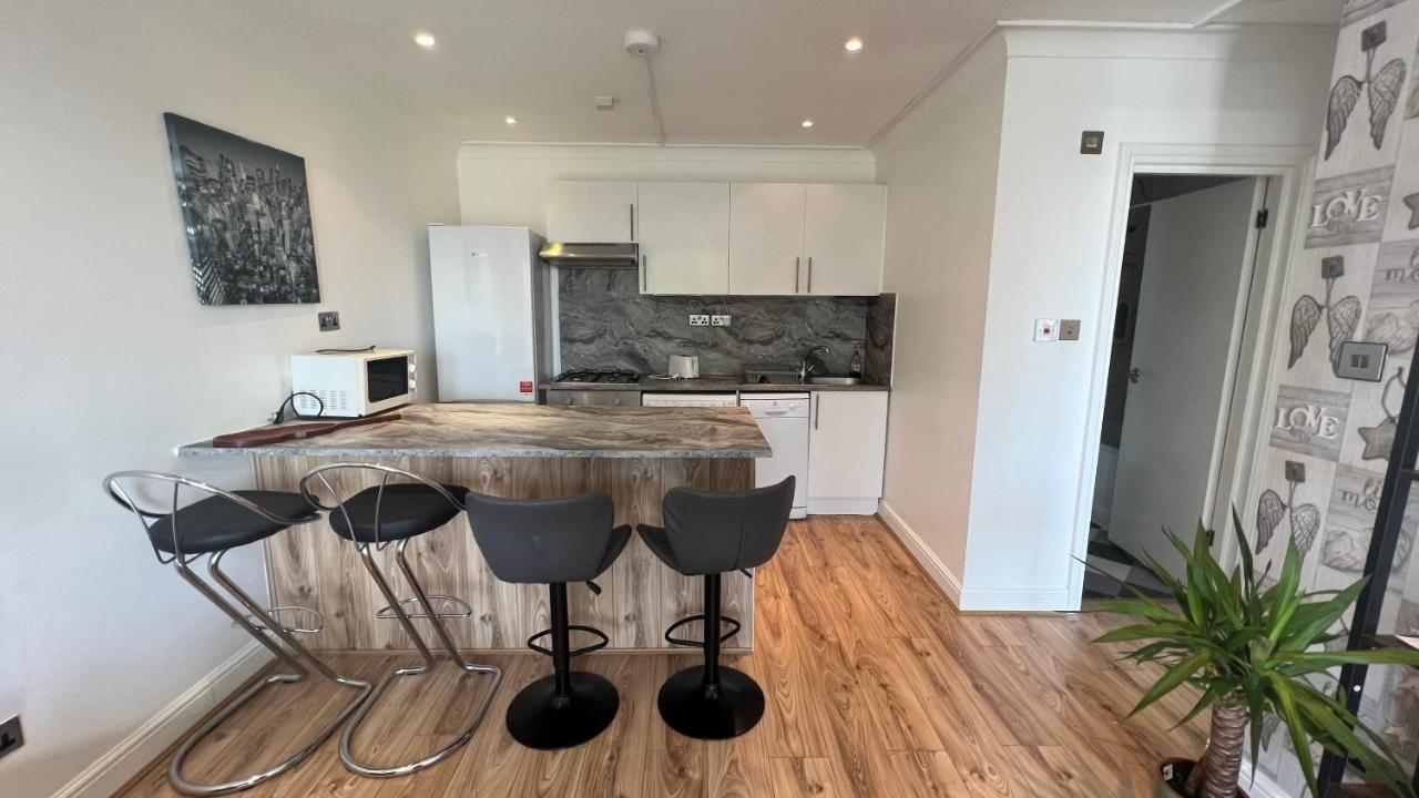 Comfy 2 Bedroom Apartments - Finchley Road, London Bagian luar foto