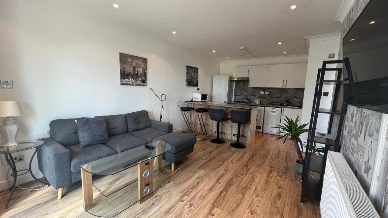 Comfy 2 Bedroom Apartments - Finchley Road, London Bagian luar foto