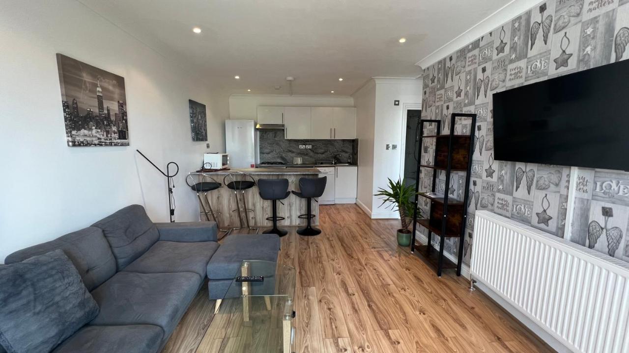 Comfy 2 Bedroom Apartments - Finchley Road, London Bagian luar foto