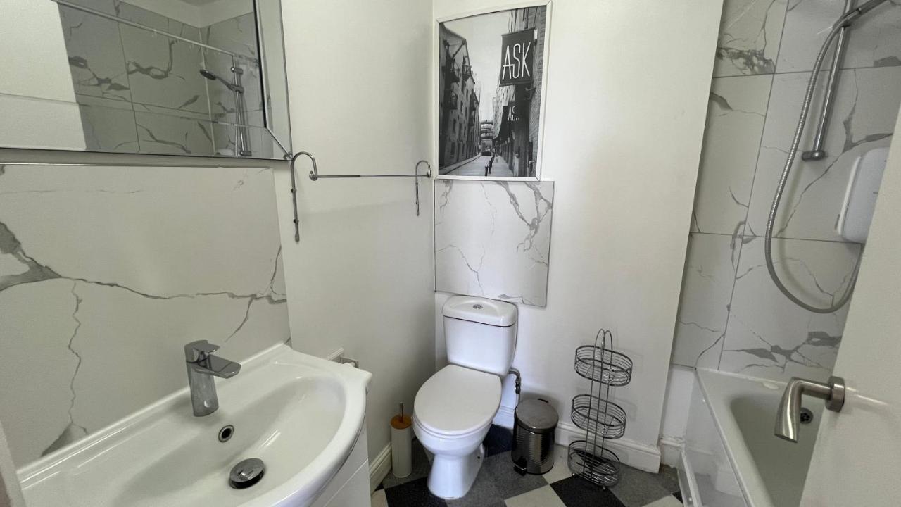 Comfy 2 Bedroom Apartments - Finchley Road, London Bagian luar foto