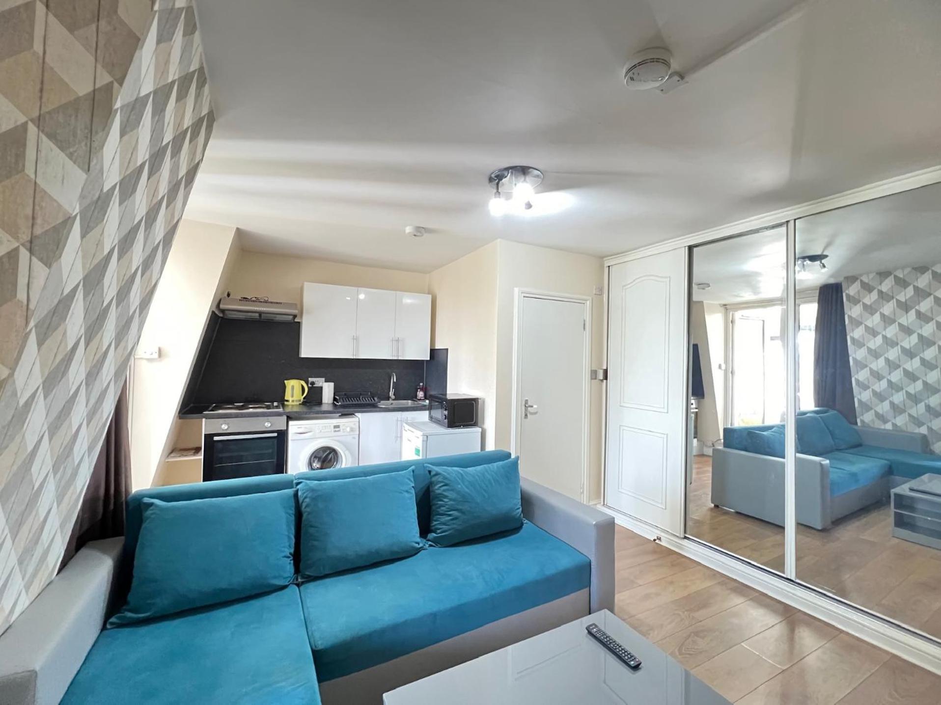 Comfy 2 Bedroom Apartments - Finchley Road, London Bagian luar foto