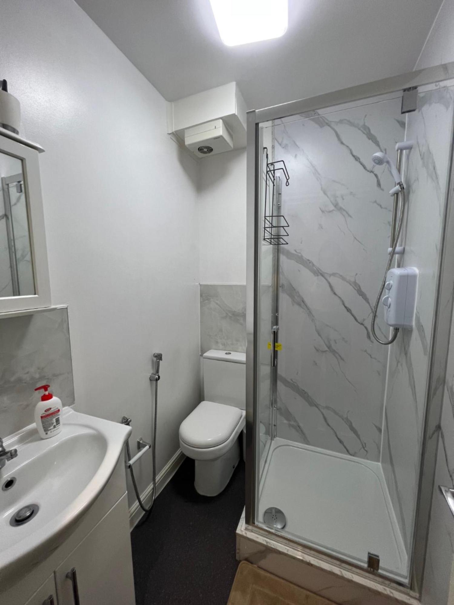 Comfy 2 Bedroom Apartments - Finchley Road, London Bagian luar foto